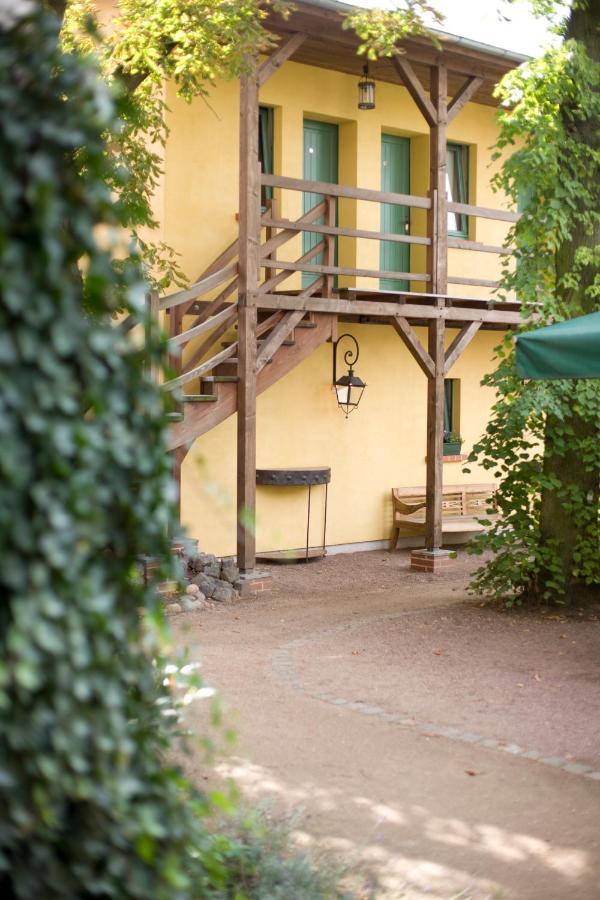 Gasthaus Und Pension "Zum Hauenden Schwein" Wörlitz Exterior foto